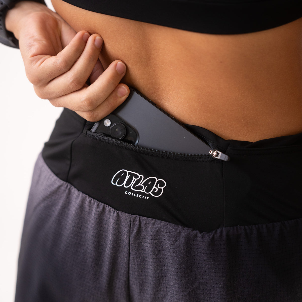 1 Back Phone Pocket