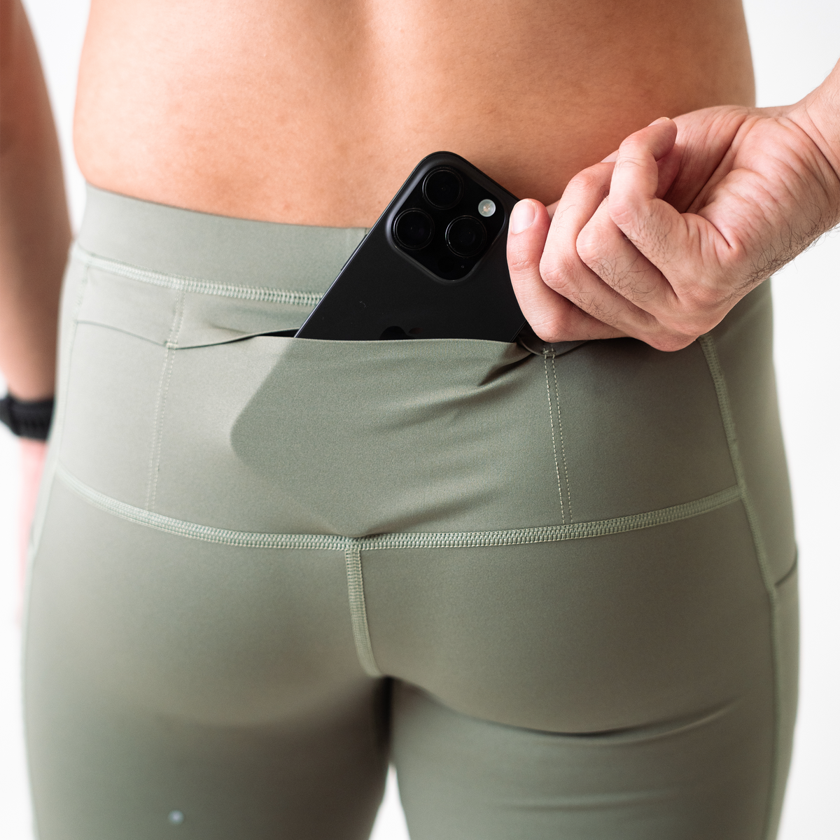 1 Back Phone Pocket