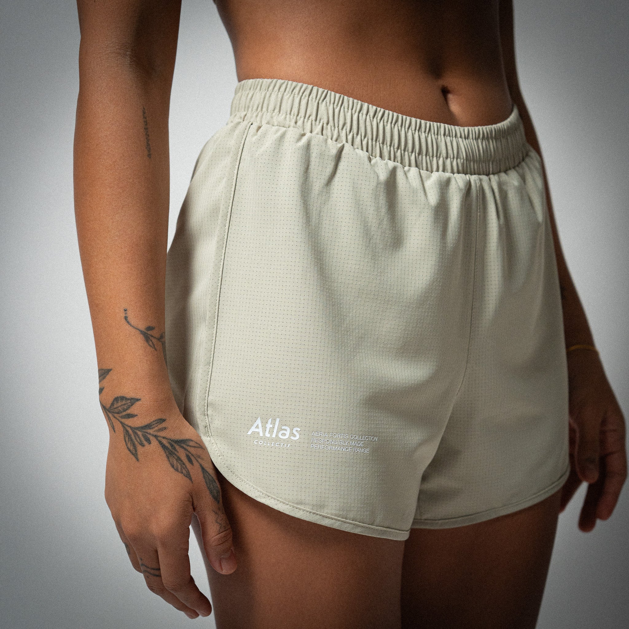 Aeria Fortis 4" WMNS Race Shorts Beige