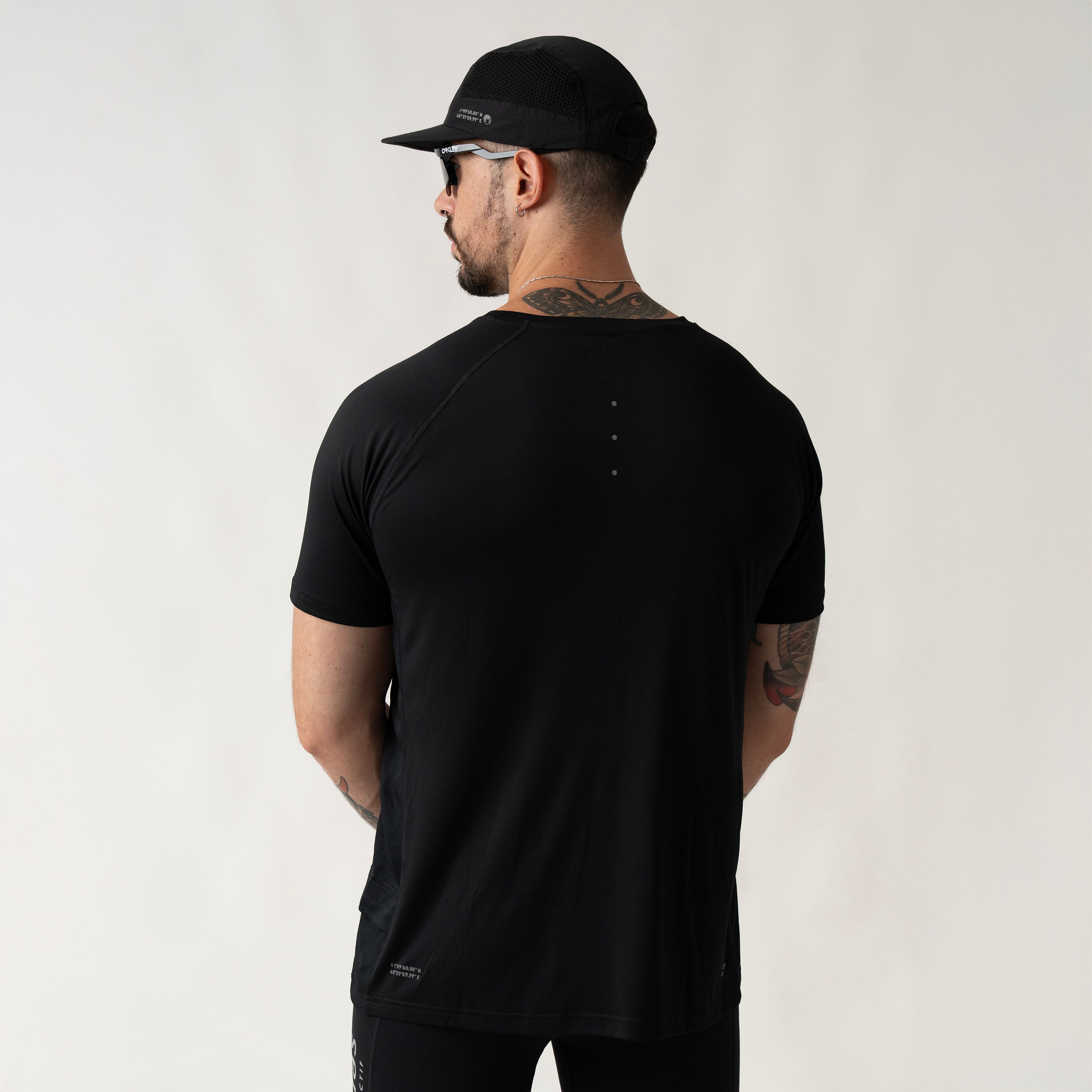 Illumi Trax Running T-Shirt Black – Atlas Collectif