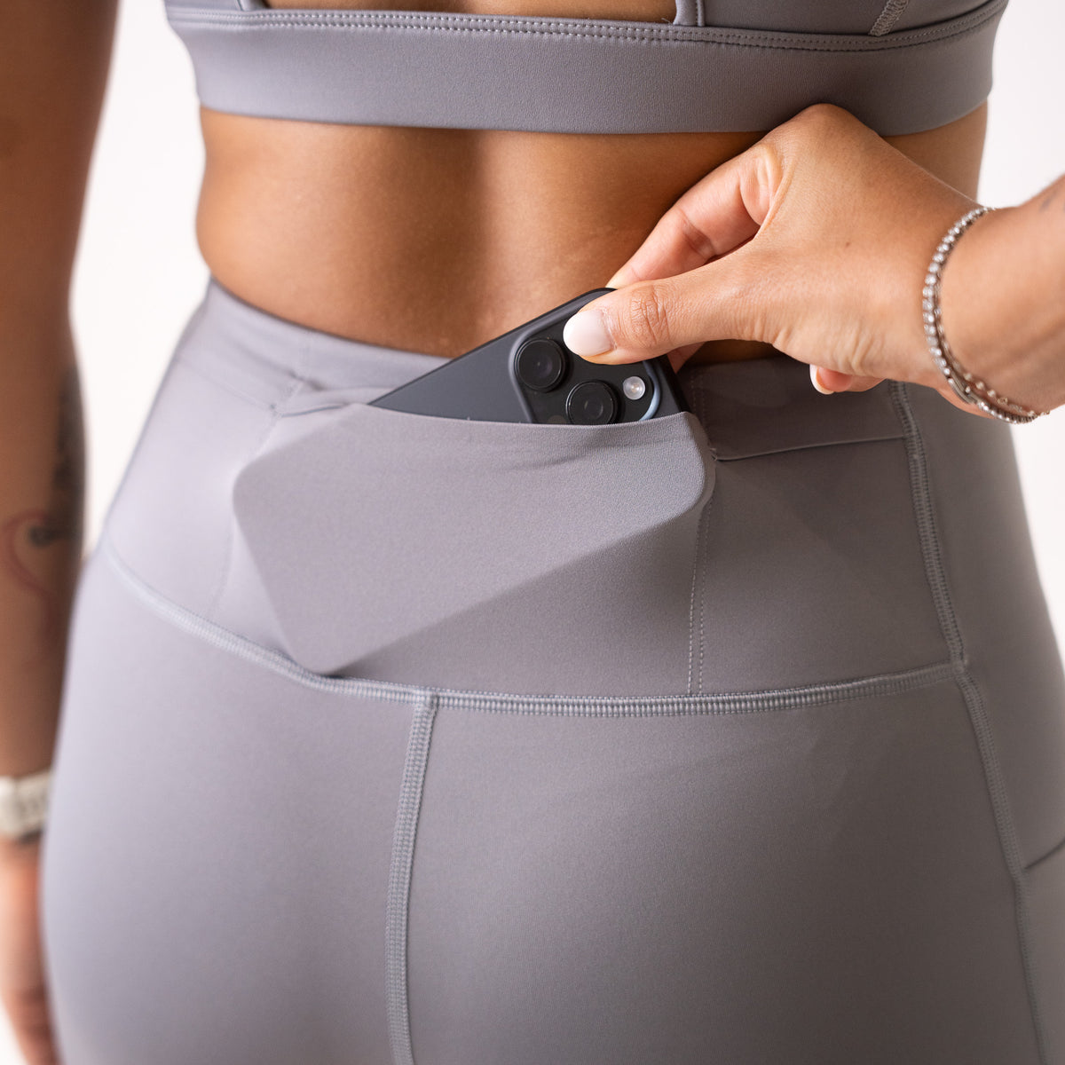 1 Back Phone Pocket
